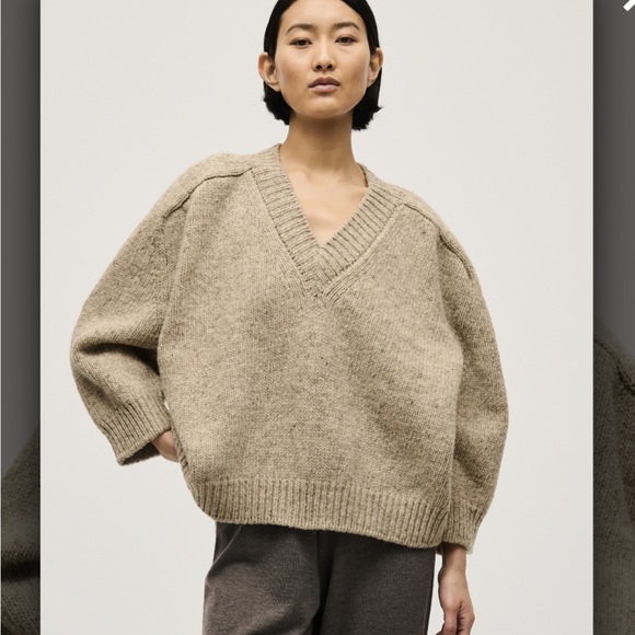 Babaa No 29 V Neck Jumper in Mist Excellent Condition - Picture 4 of 7